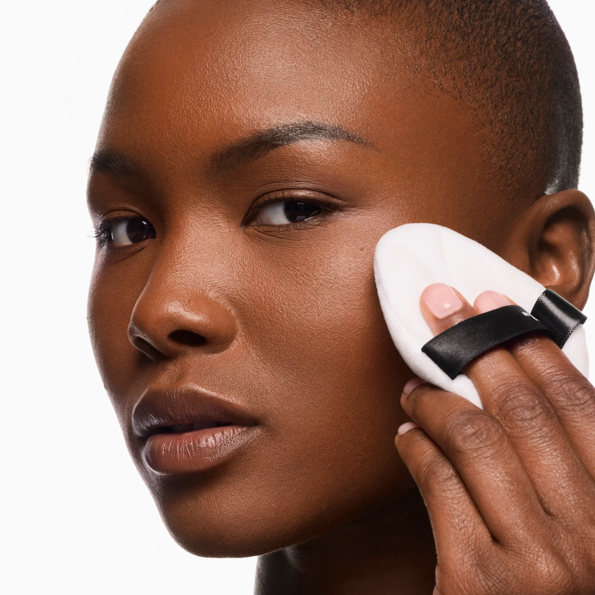 The Secret to Flawless Makeup: How to Use a Makeup Puff