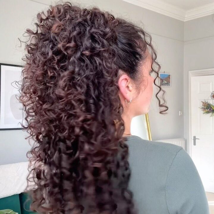 Fall in Love With Curly Hair for the Fall Season