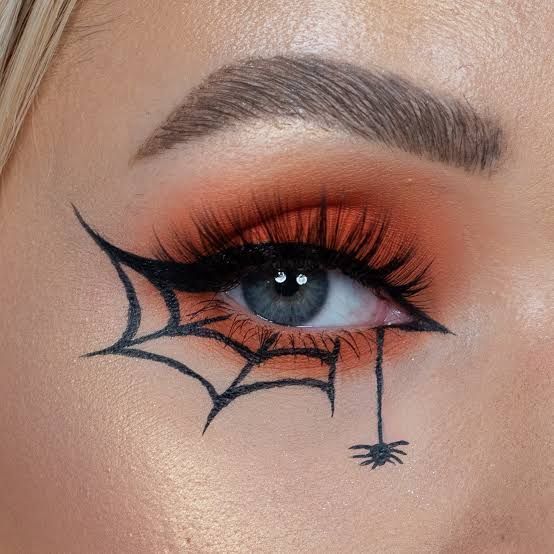 Eyes makeup made Easy: Simple spooky eyeliner ideas for Halloween