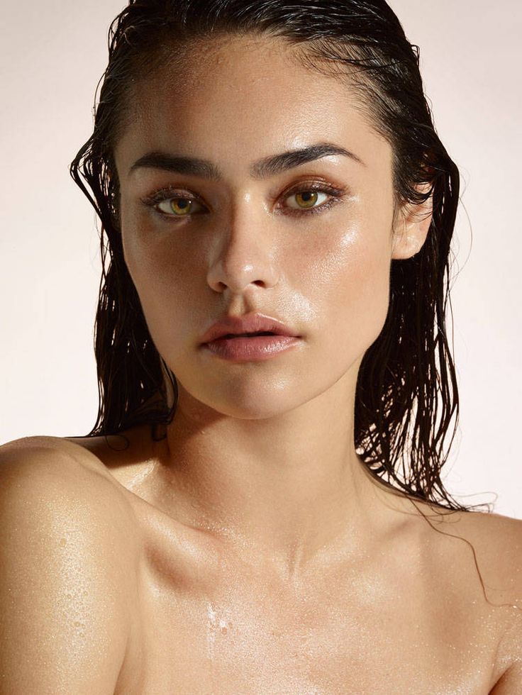 A girl with wet makeup look, with wet hair