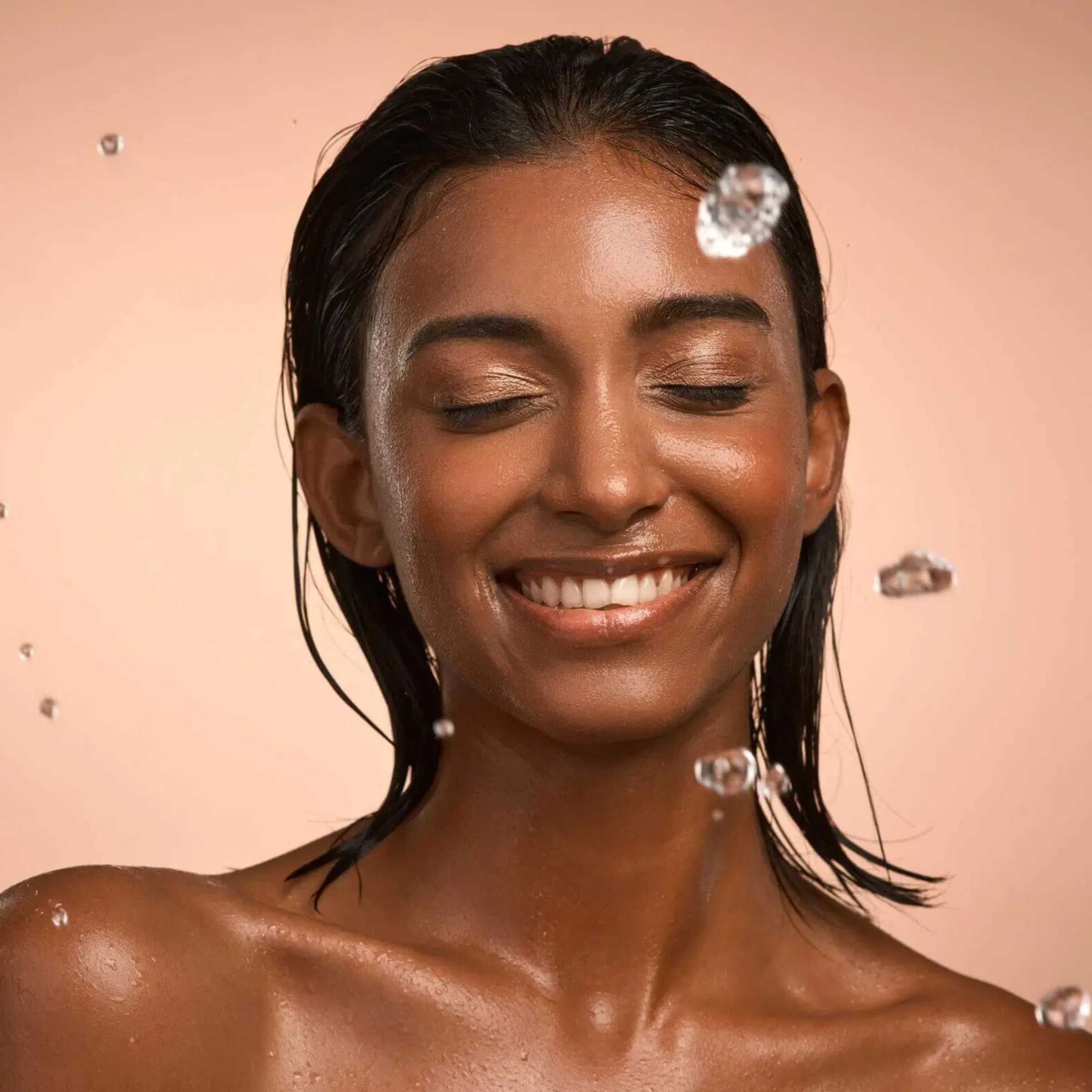 How to achieve a wet look with skincare?